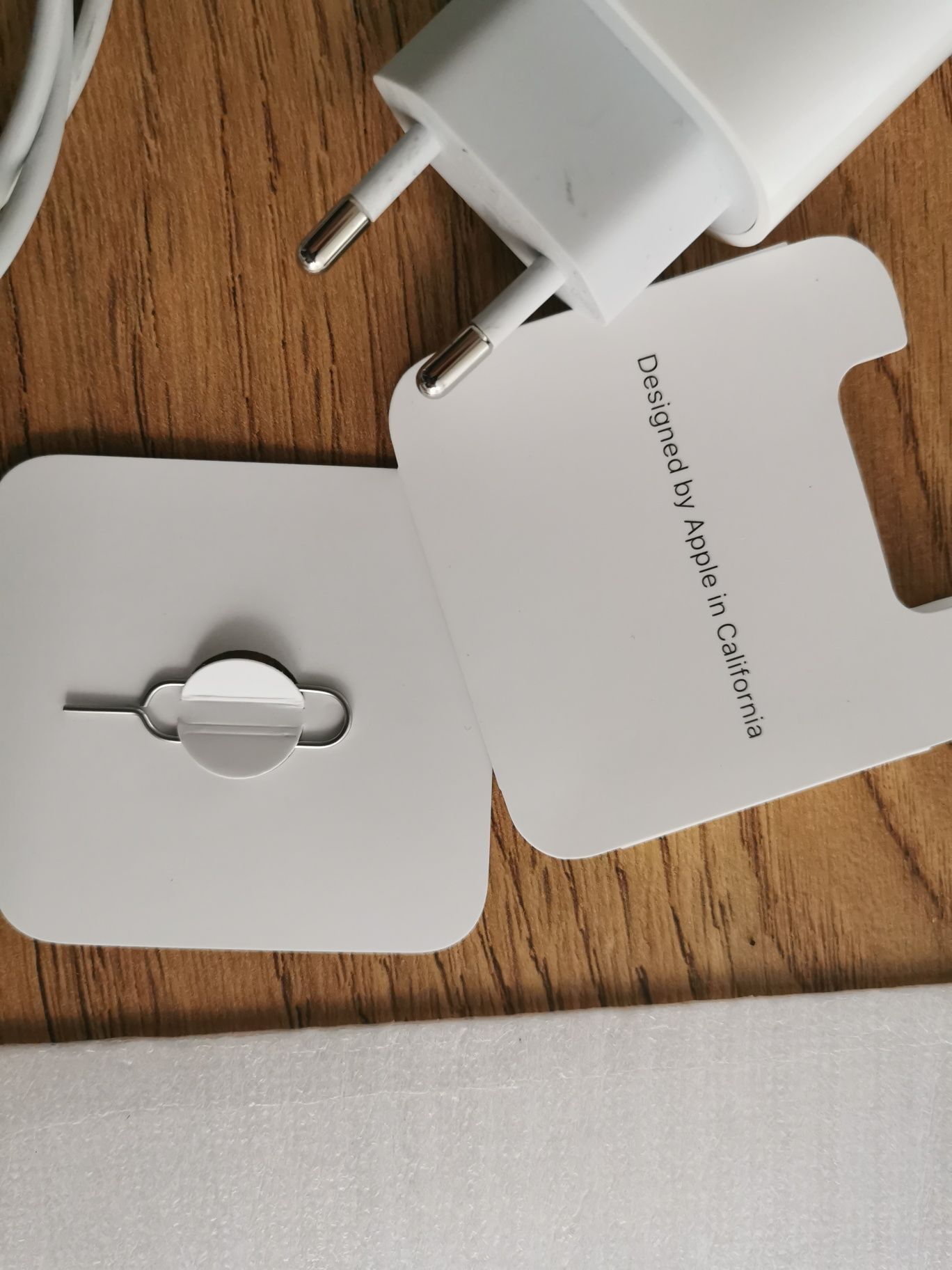 Pudełko iPhone SE + szyba ochronna gratis