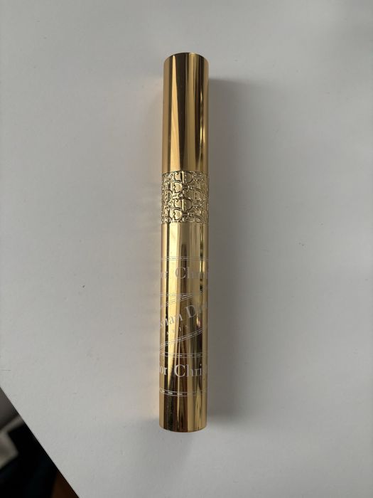 Туш чорного кольору від  Dior