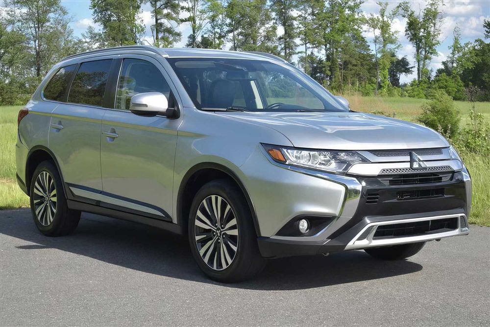 Mitsubishi Outlander      2020