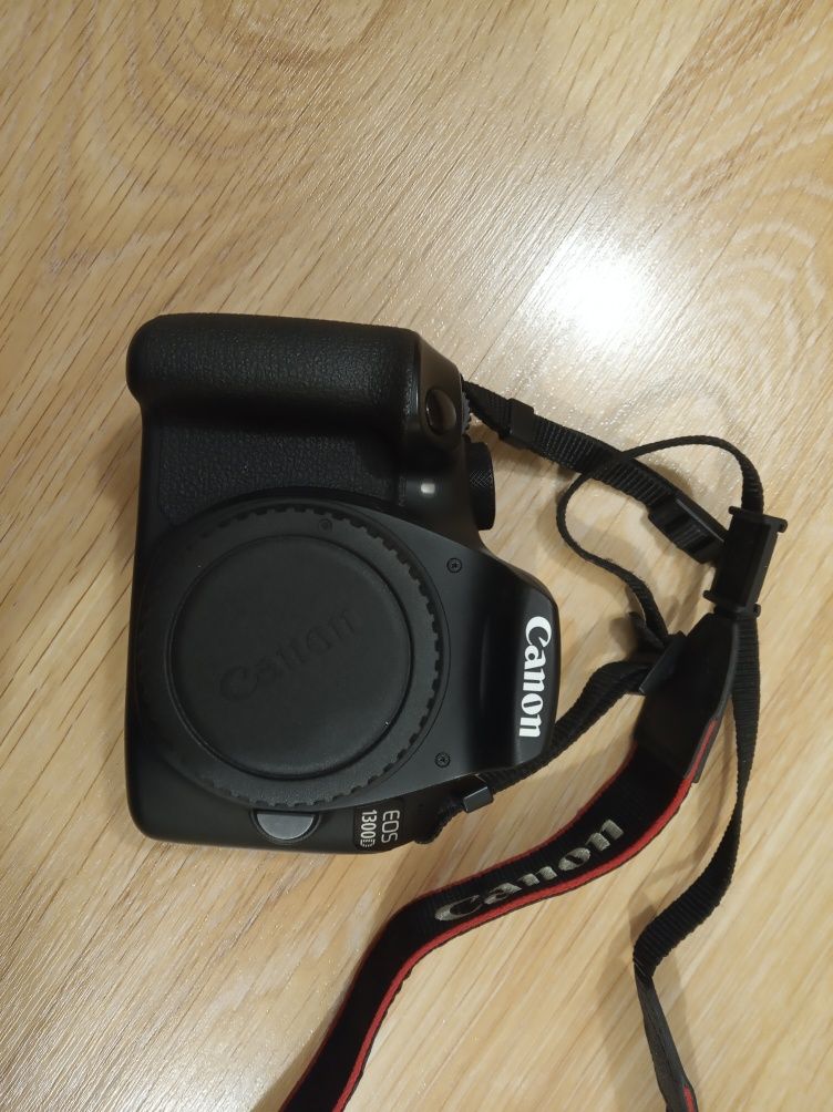 Aparat fotograficzny Canon 1300D na cześci