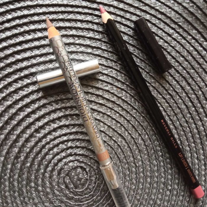 Олівчики для губ Bobby Brown, ABH, пудровий для бровей  Dior.