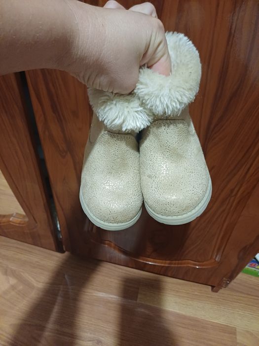 дитячі чоботи Cat & Jack, розмір 6.