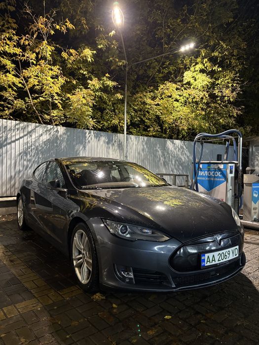 Tesla Model S 85D 2015