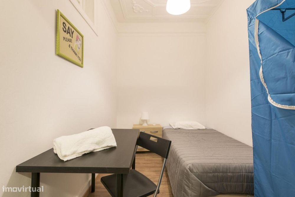 50329 - Quarto com cama de solteiro em...