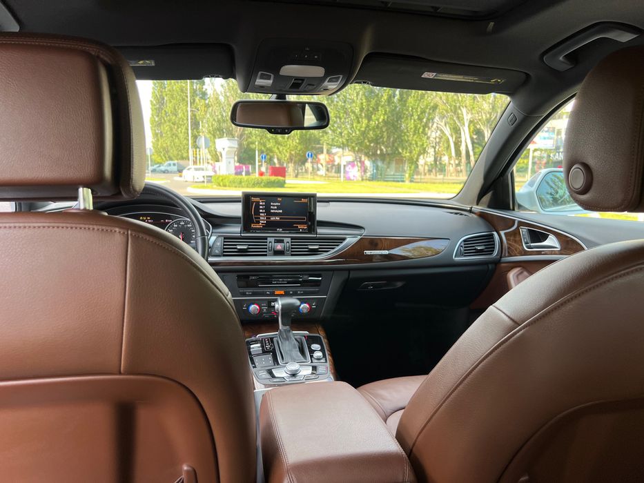 Продам свой автомобиль Audi A6 2015