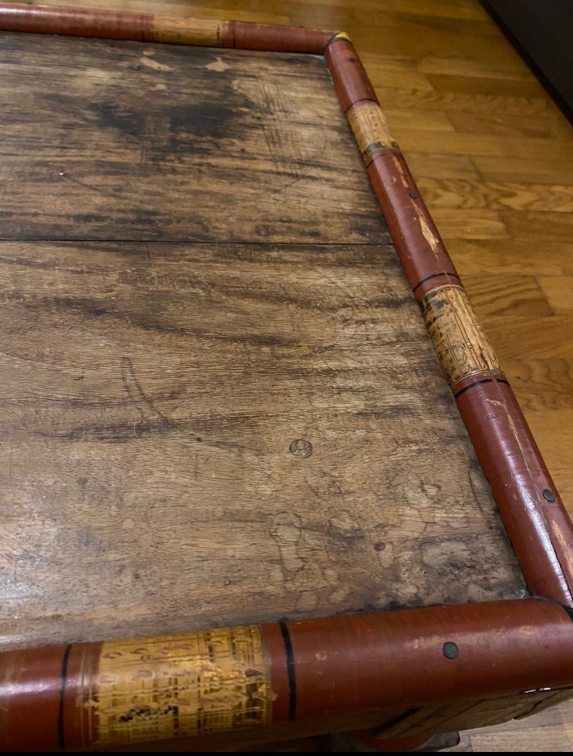 Mesa de centro vintage ao estilo Bugatti