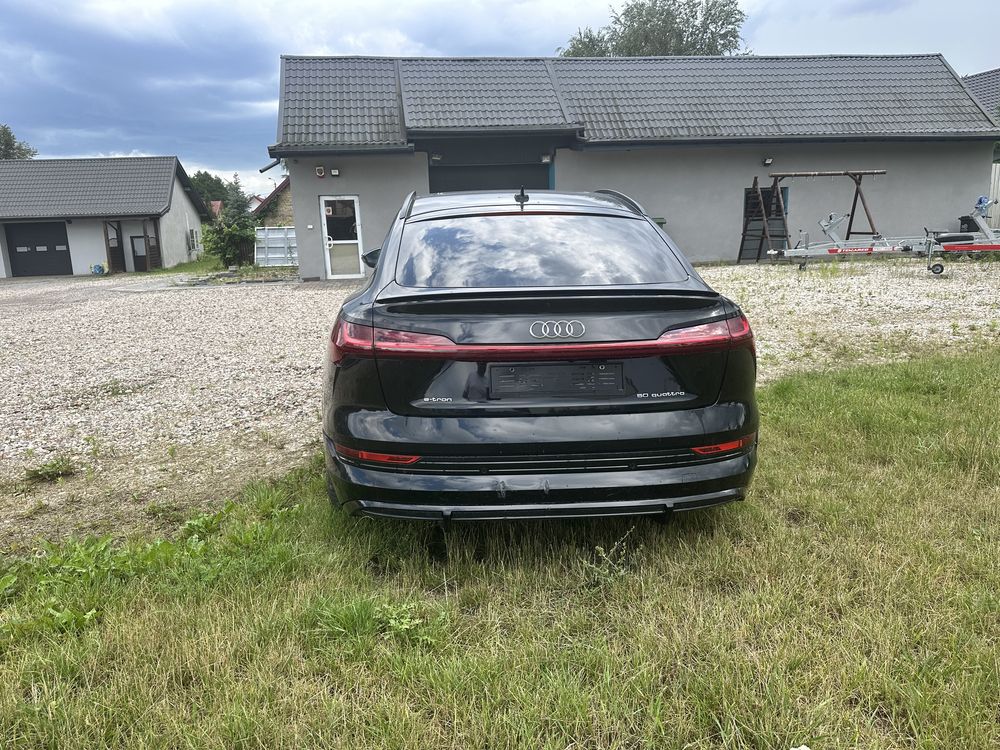 Audi E-tron Q8 50