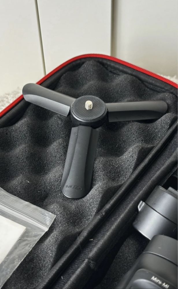 Stabilizator Gimbal Smartfon Moza-mini-MI czarny trójnóg podstawa