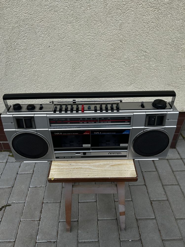 RAadiomagnetofon SANYO M-W200