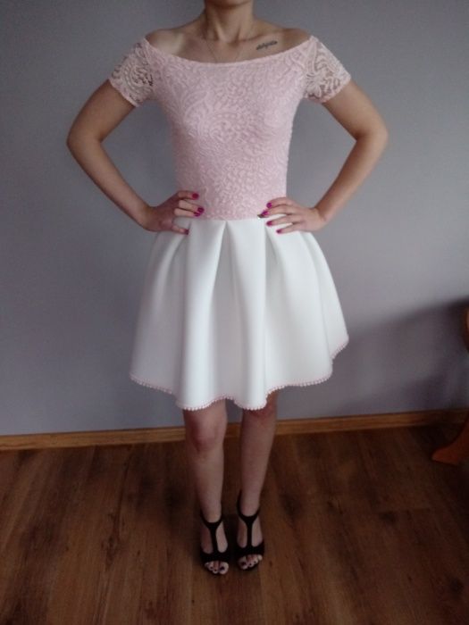 Sukienka różowo biała