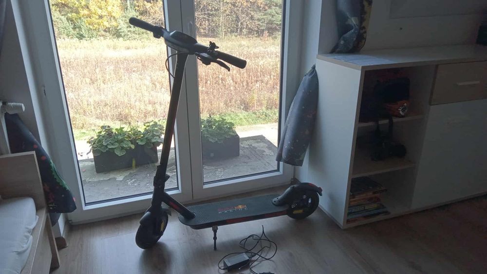 Hulajnoga elektryczna red bull racing