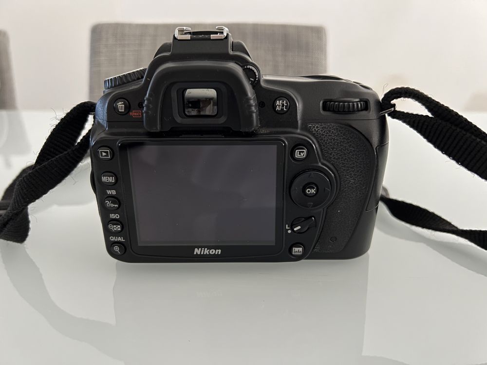 Nikon D90 + lente Nikon VR 18-200