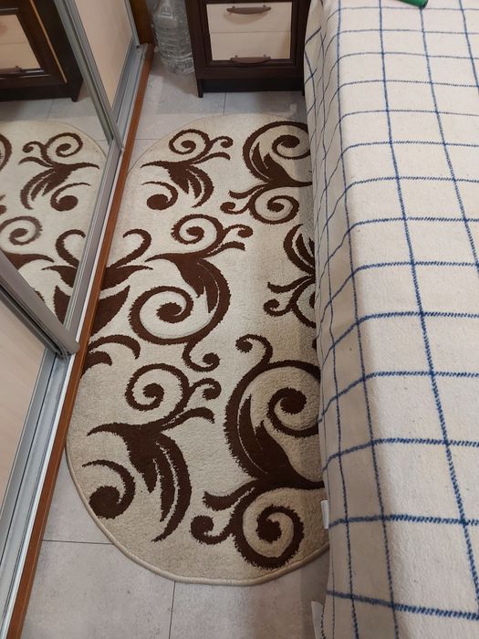 Продам два прикроватных коврика