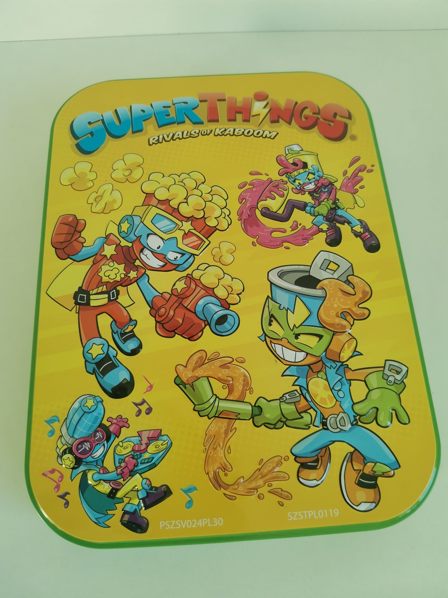 Puszka Super Zings.