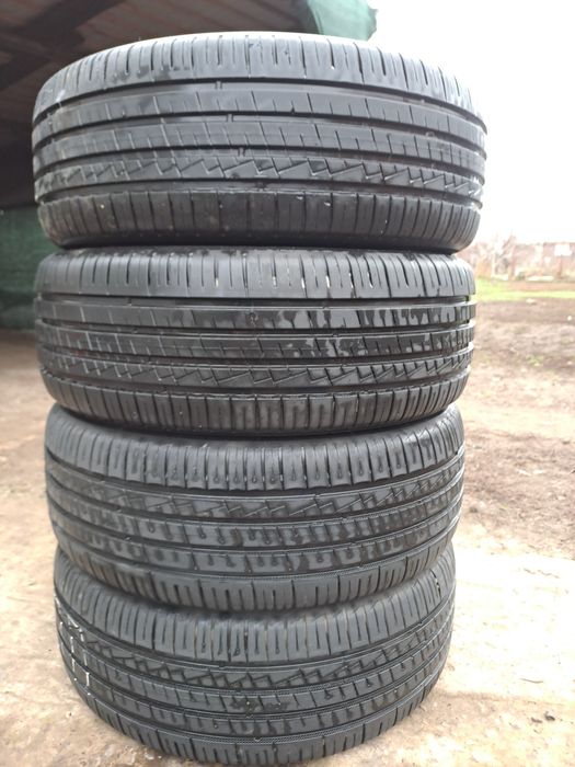 Продам резину лето 215/60/ р16 Комплект 10000гр без торга проехала 700