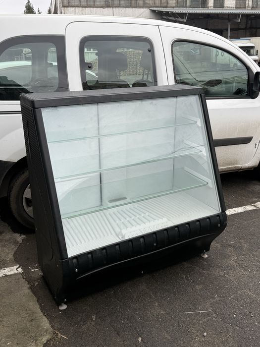 Продам Холодильну Вітрину Умка