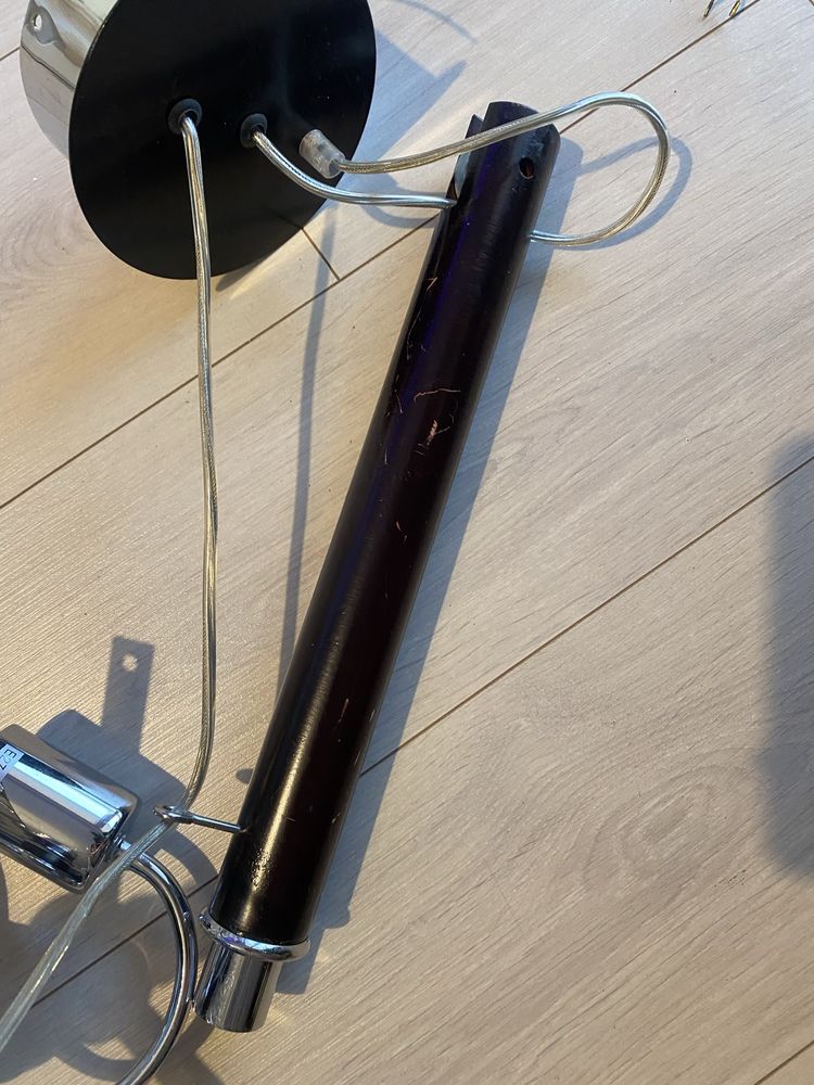 Lampa sufitowa z drewnem