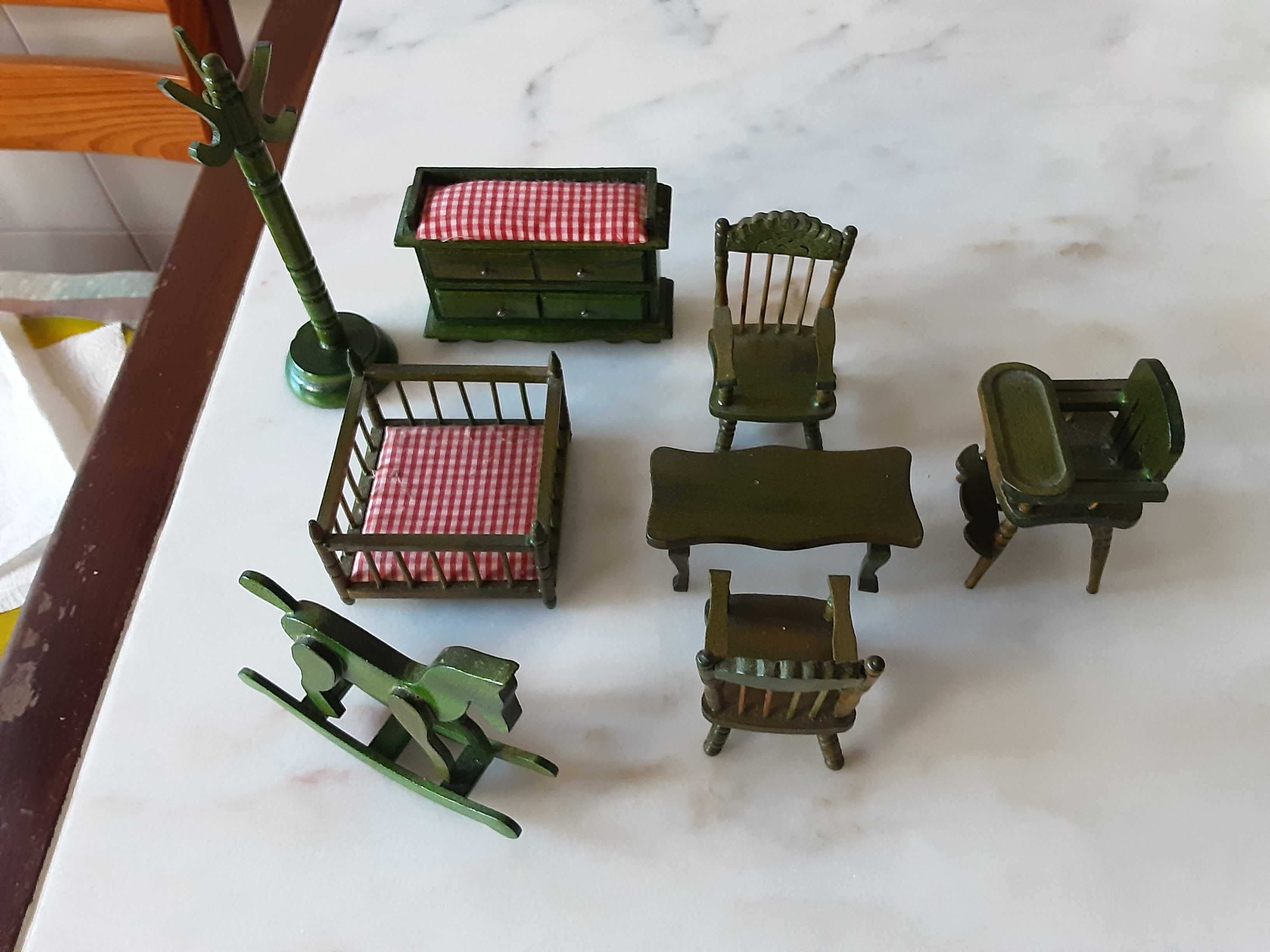 Miniatura mobília sala madeira,8 peças, cor verde, anos 90, como nova