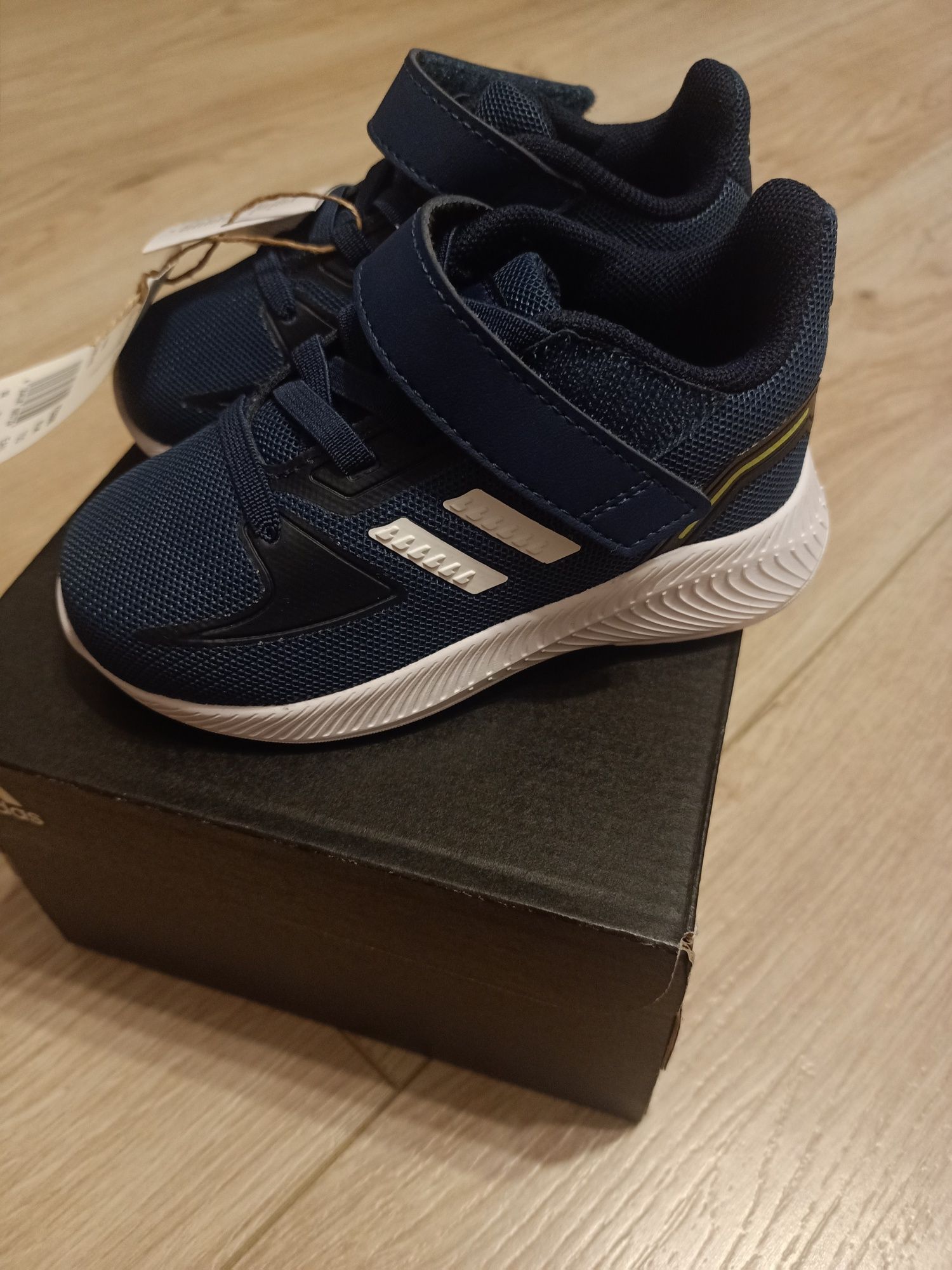 Buciki dziecięce Adidas rozmiar 22 - nowe