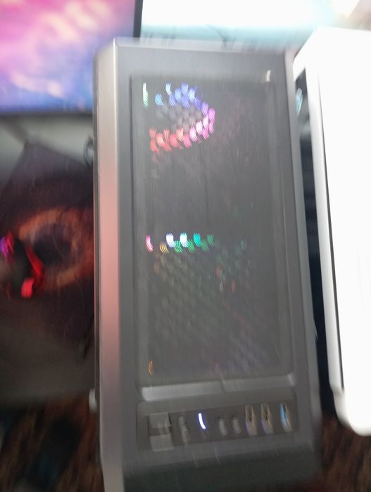 Комп'ютер непоганий але і не потужний(