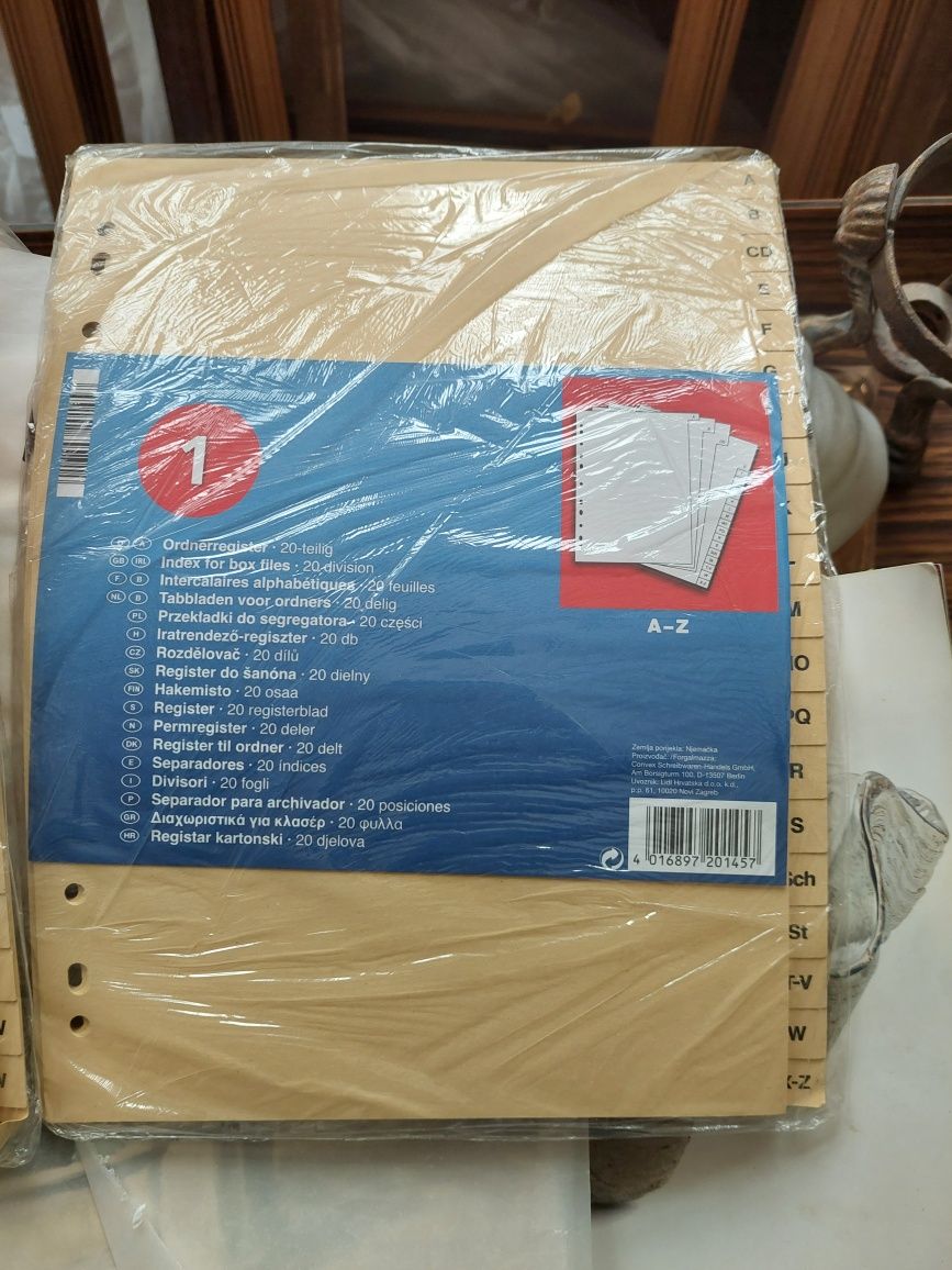 3 separadores novos em cartolina numéricos e alfabeticos
