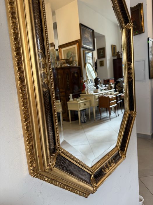 Ośmiokątne lustro ścienne