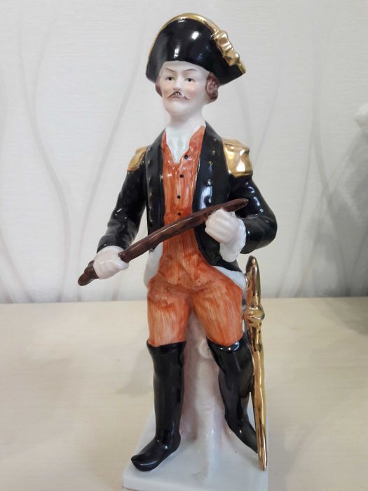 Подарок для настоящего мужчины. Статуэтка солдата- аристократа