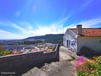Moradia T3 térrea com vista para a cidade