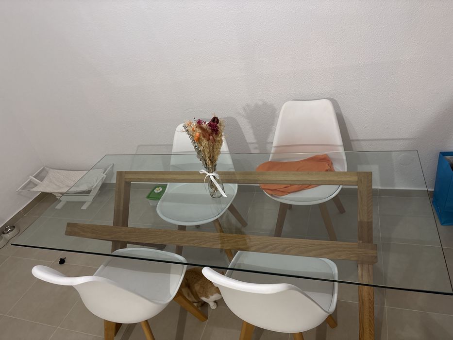 Conjunto de Mesa com cadeiras