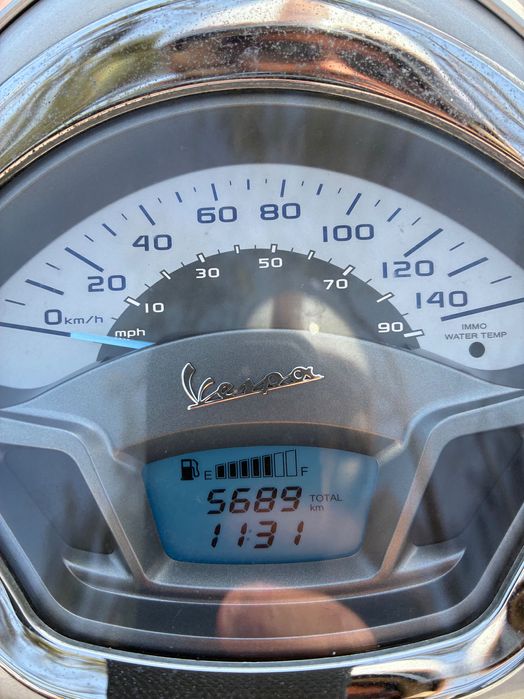 Vespa GTS300 edição especial celebração 70 anos