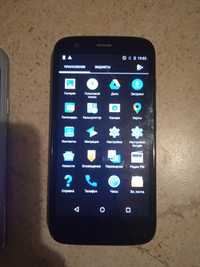 Телефоны Samsung Galaxy A3 серый и Motorola Moto G