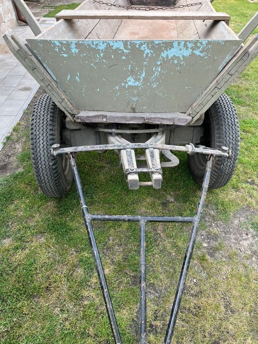 Wóz z zaczepem pod ciągnik