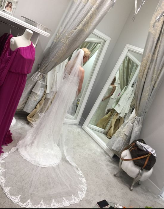 Viola Piekut atelier przepiękny biały welon ślubny z koronką