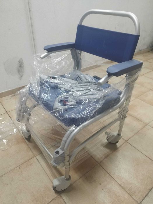 Cadeira de banho sanitária
