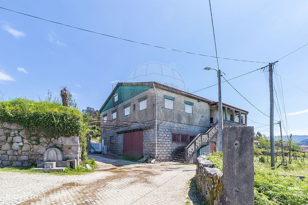 Moradia T10 para venda