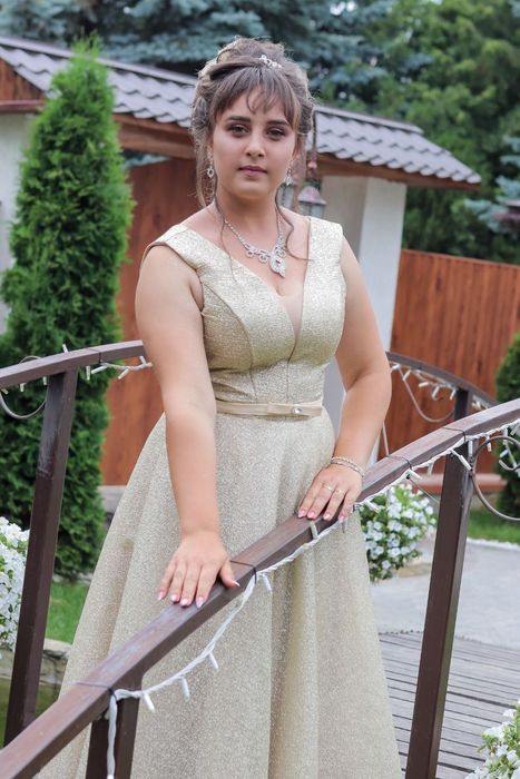 Продам випускну сукню