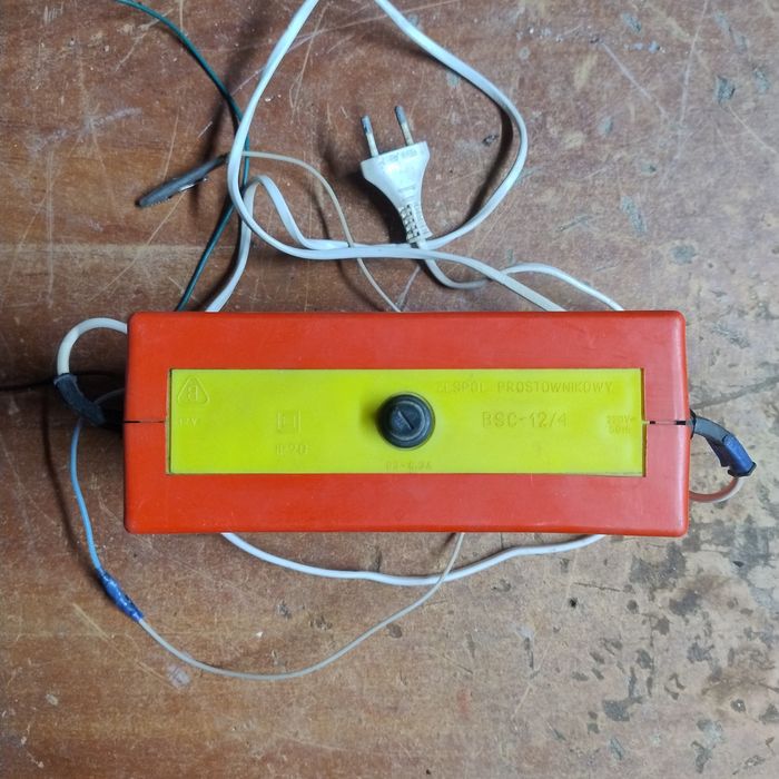 Stary prostownik Bester.