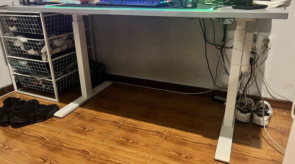 Mesa elevatoria branca nova!!