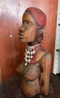 Figuras femininas africanas em madeira