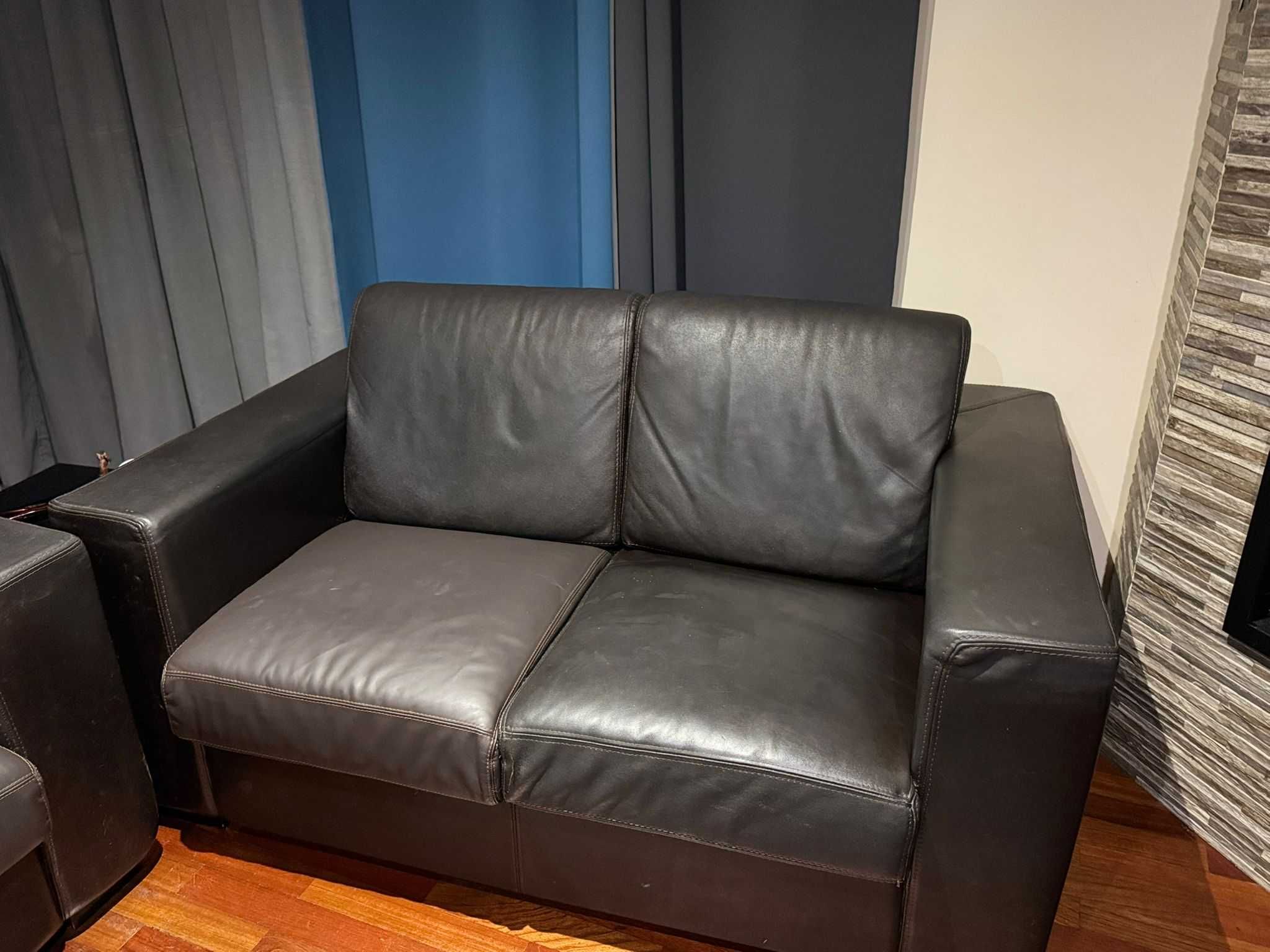 Conjunto sofás em Pele