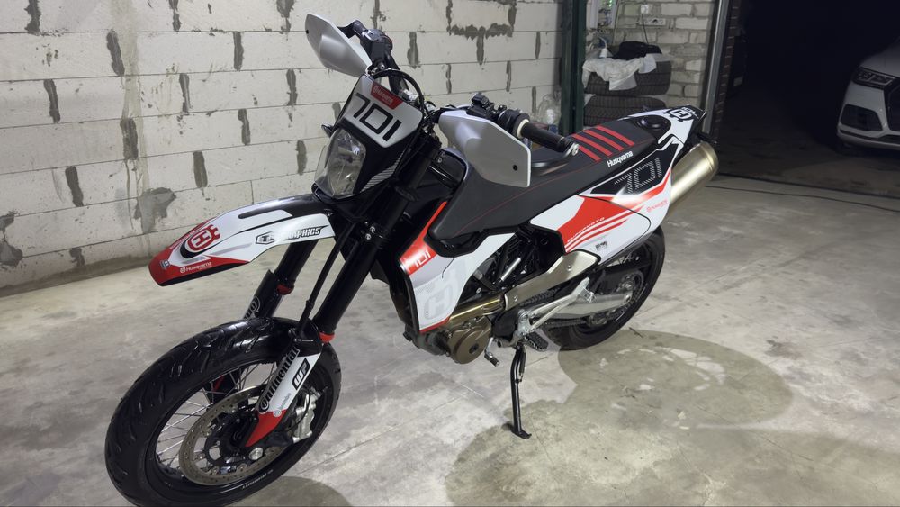 Husgvarna 701 supermoto