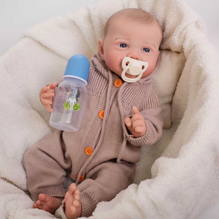 LALKA typu reborn w dzianinowym ubranku