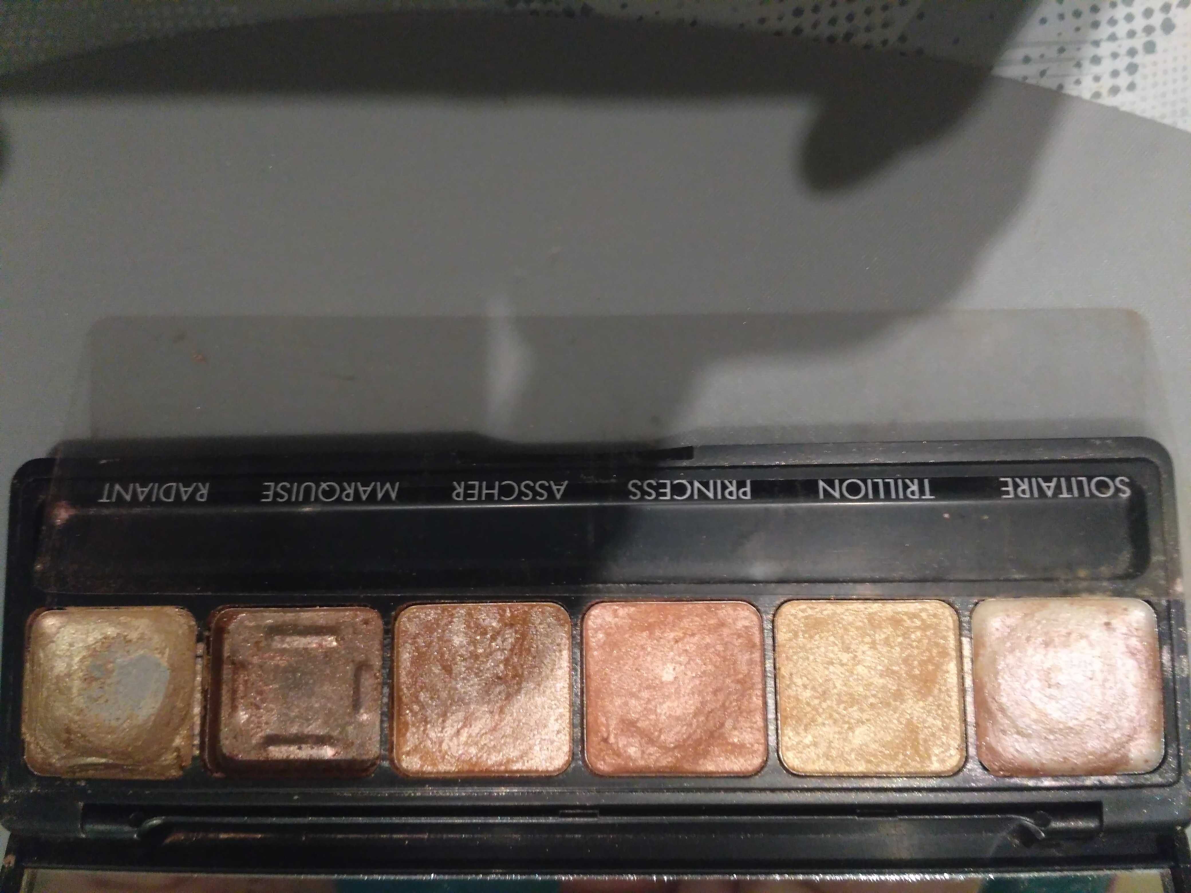 zestaw dwóch palet: Sleek cienie do powiek i NYX paleta do brwi