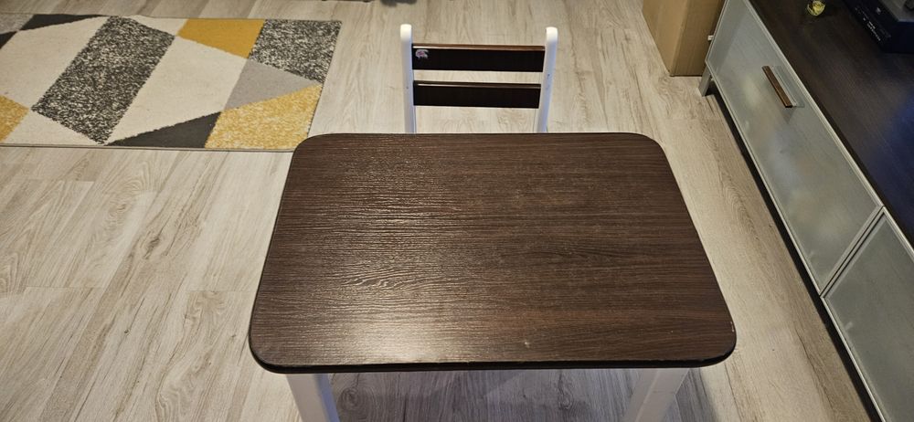 Stolik dla dziecka otwierany blat