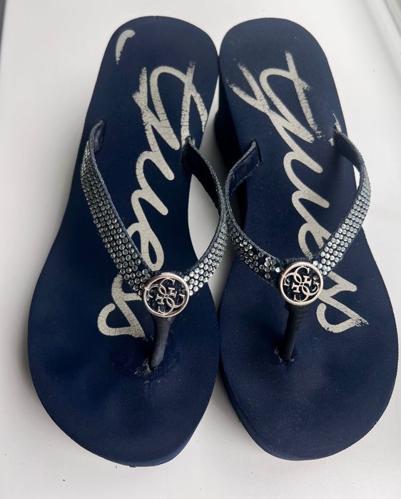 Жіночі вʼєтнамки Guess