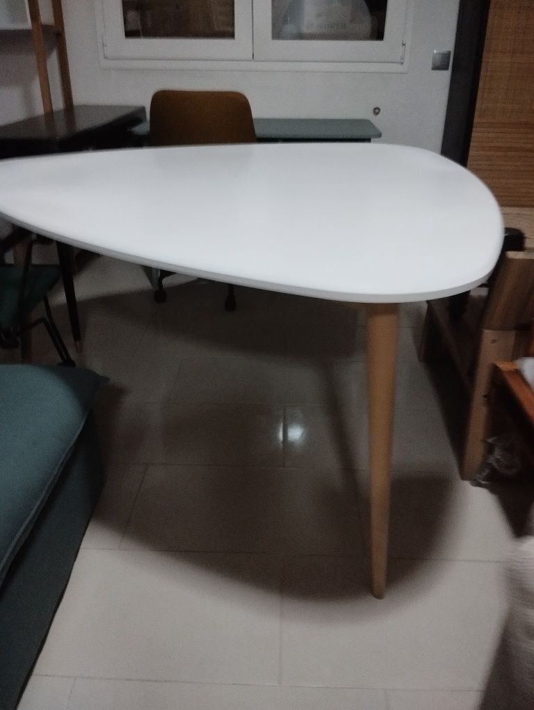 Mesa jantar triangular
