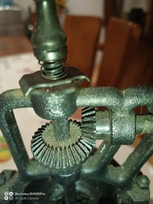 Pequenino moinho de café mas muito robusto