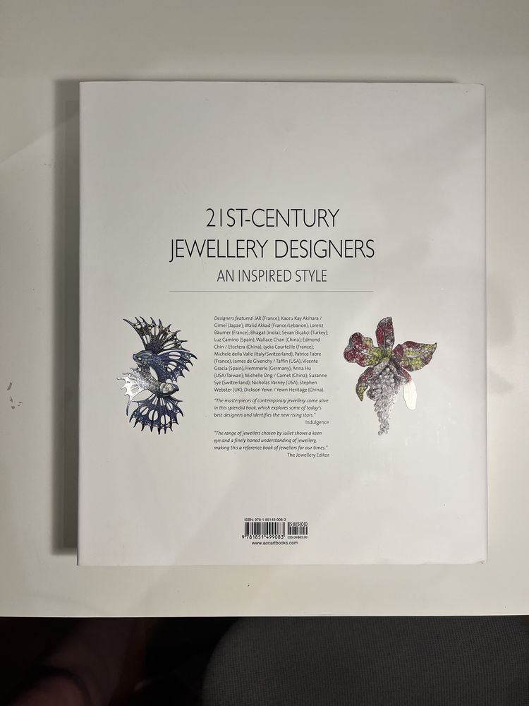 Книга 21st-century jewellery designers: an inspired style