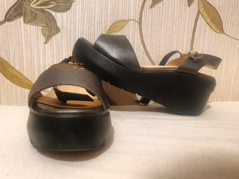 Босоножки на платформе 38р