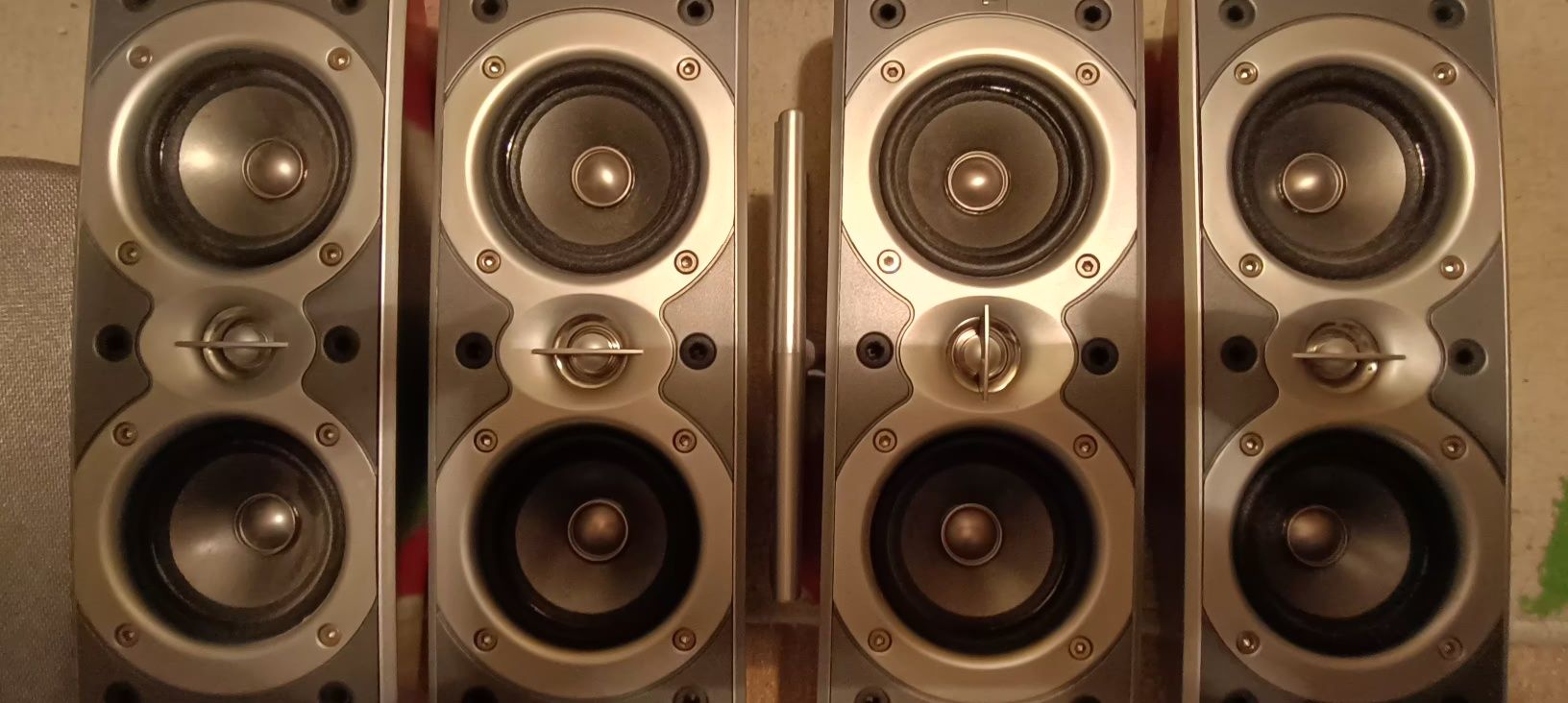 Głośniki 5.1 JBL z subfooferem.